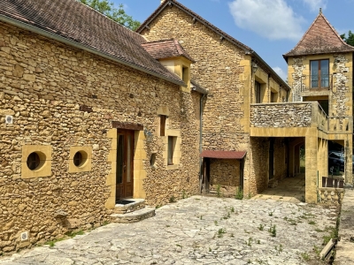 Maison de style périgourdin avec un gîte intégré et une superbe vue