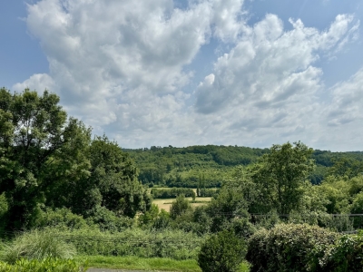 Maison de style périgourdin avec un gîte intégré et une superbe vue