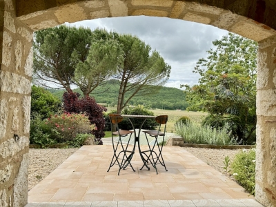 Maison de campagne spacieuse avec une piscine chauffée et un jardin