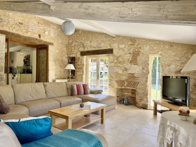 Superbly restored périgourdine farmhouse with swimming pool and garden