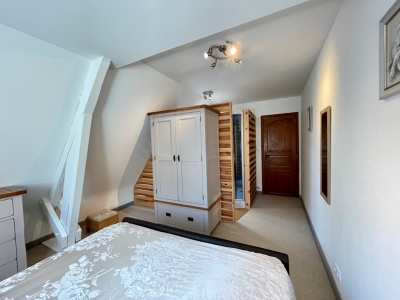 Jolie maison de style périgourdin avec un appartement de 2 chambres, une piscine et 6 ha