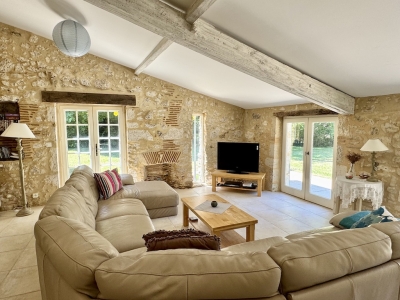 Superbly restored périgourdine farmhouse with swimming pool and garden