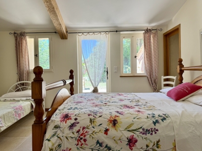 Superbly restored périgourdine farmhouse with swimming pool and garden