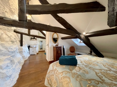 Superbly located and sympathetically restored périgourdine house with stunning views