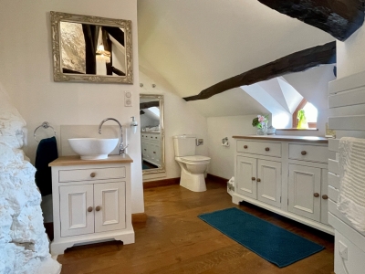 Superbly located and sympathetically restored périgourdine house with stunning views