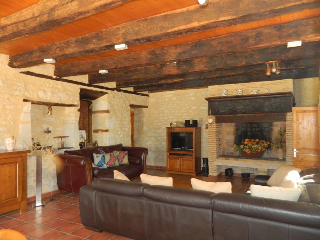 Substantial 18th century farmhouse with gite, 2 swimming pools and 4ha