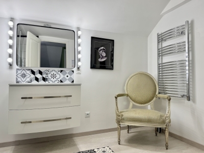 Attractive 4 bedroom house with integral apartment and large garden