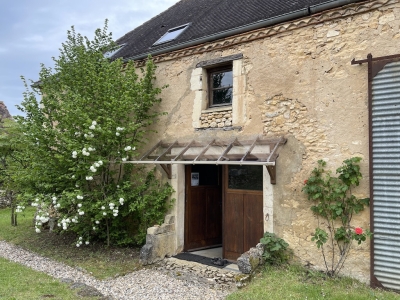 Grange rénovée en loft du XIXème siècle avec une dépendance et 0,8 ha