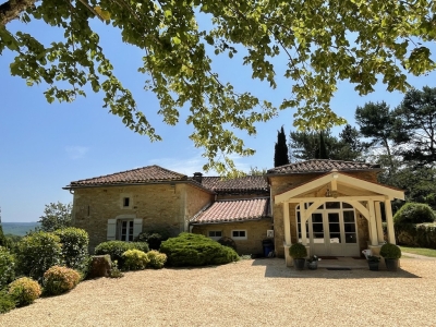 Ferme restaurée du XIXème siècle avec une superbe vue