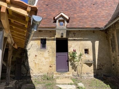 Jolie ferme du XVIIIème siècle avec des dépendances et un jardin