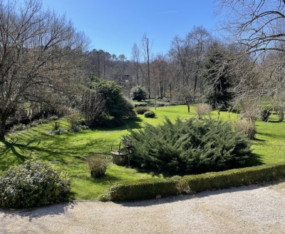 Maison de style périgourdin parfaitement présentée avec 1,2 ha