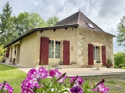 Attractive 19th century farmhouse with garage and garden