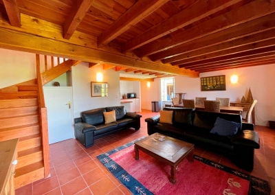 Joli manoir du XIXème siècle avec une maison de gardien, 2 gîtes, une piscine et 9 ha