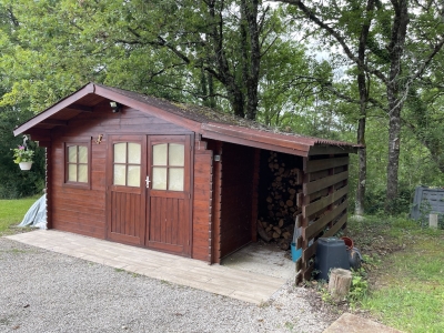 Modern country house with swimming pool, large garage/outbuilding and garden