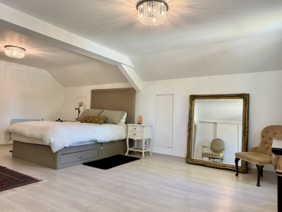 Attractive 4 bedroom house with integral apartment and large garden