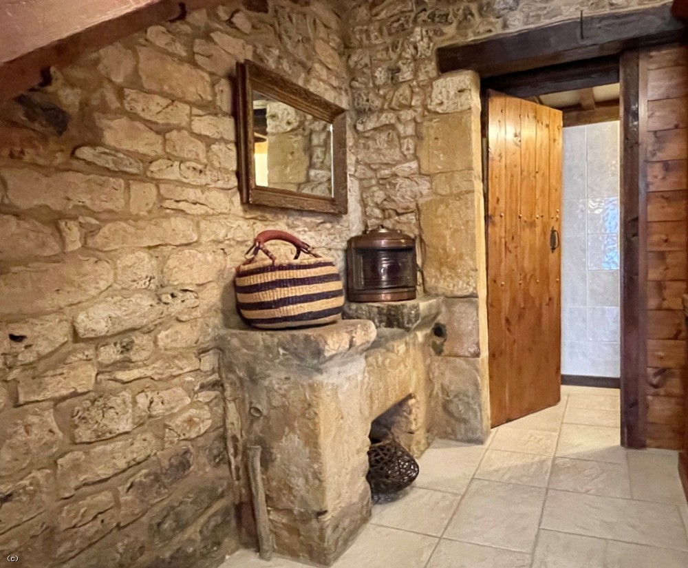 Carefully restored 4 bedroom village house with courtyard