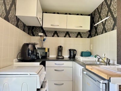 Attractive 4 bedroom house with integral apartment and large garden