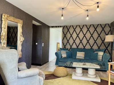 Attractive 4 bedroom house with integral apartment and large garden