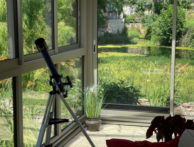 Attractive and fully restored 19th century mill with barn, millpond and garden