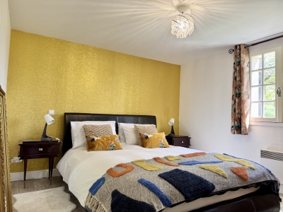 Attractive 4 bedroom house with integral apartment and large garden