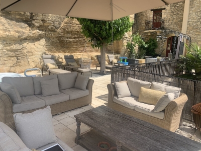Superbly located and sympathetically restored périgourdine house with stunning views