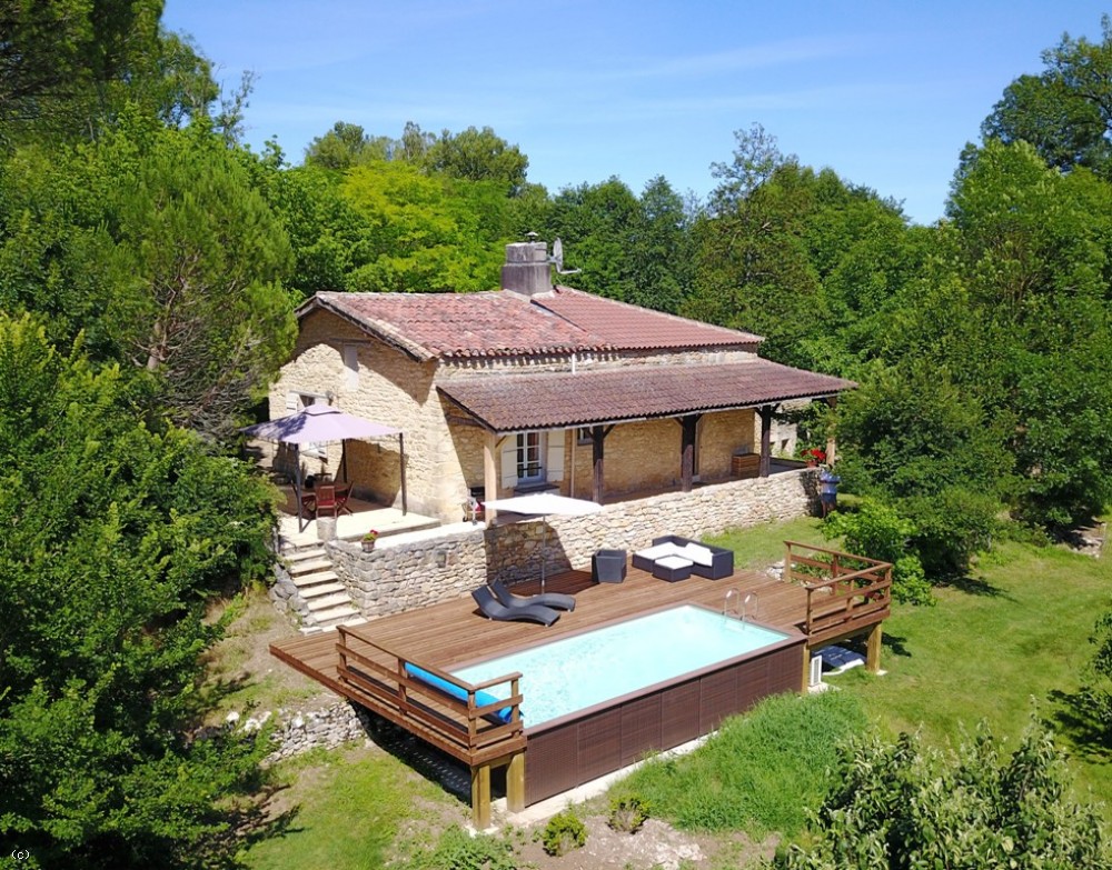 Attractive 6 bedroom manoir with additional letting accommodation, 2 swimming pools and 5.8ha