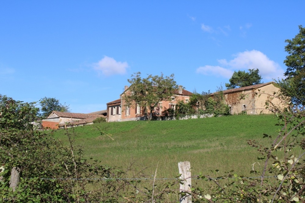 19th century farmhouse with outbuildings and 4ha