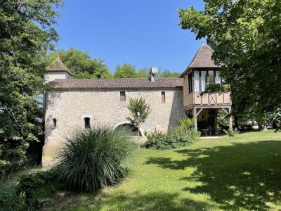Exceptionnel moulin à eau du XVIIe siècle avec une piscine chauffée et un jardin