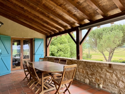 Maison de campagne spacieuse avec une piscine chauffée et un jardin