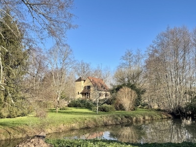 Maison de style périgourdin parfaitement présentée avec 1,2 ha