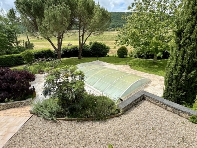 Maison de campagne spacieuse avec une piscine chauffée et un jardin