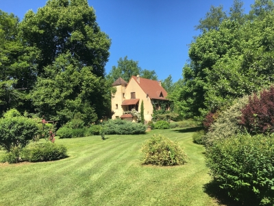 Maison de style périgourdin parfaitement présentée avec 1,2 ha