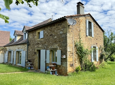 Maison de trois chambres joliment restaurée avec un jardin