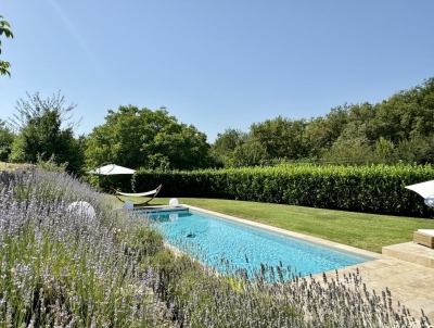 Superbe grange aménagée avec deux gîtes, une piscine et 11 ha,