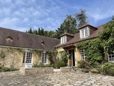 Privately located corps de ferme with gite, swimming pool and large garden