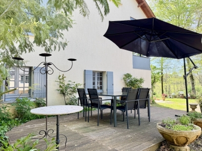 Attractive 4 bedroom house with integral apartment and large garden