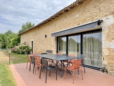 Ferme soigneusement restaurée avec une piscine chauffée et un jardin
