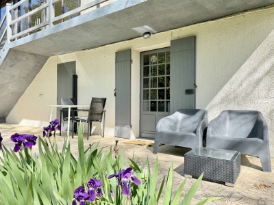 Attractive 4 bedroom house with integral apartment and large garden
