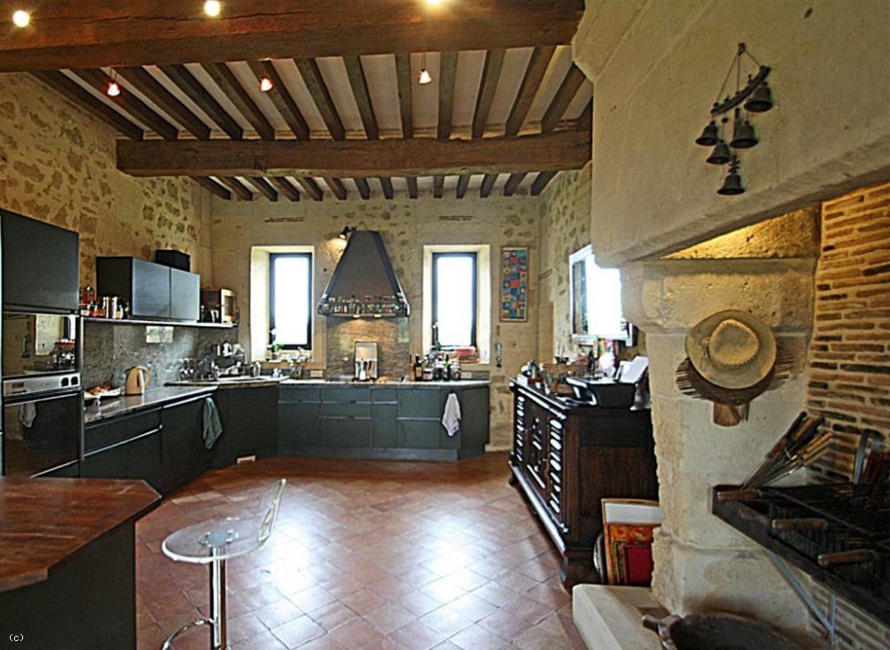 Substantial 14th century manoir with swimming pool and garden