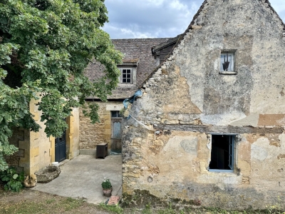 Attractive 16th century farmhouse with  walled garden