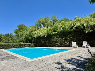 Superbly restored périgourdine farmhouse with swimming pool and garden