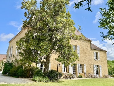 Exceptional 15th century manoir with 2 gites, heated swimming pool and 4.5ha