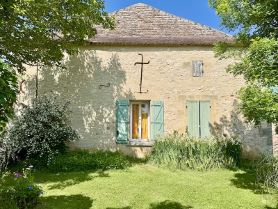 Attractive 19th century maison de maître with swimming pool and garden