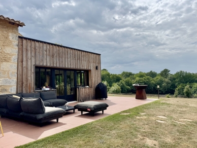 Ferme soigneusement restaurée avec une piscine chauffée et un jardin