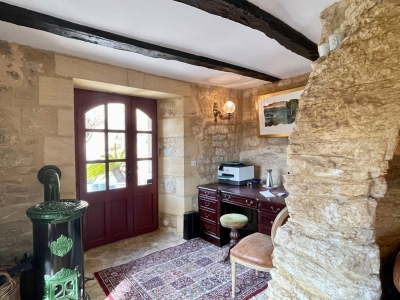 Superbly located and sympathetically restored périgourdine house with stunning views