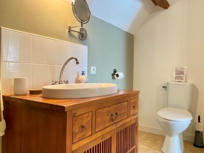 Perigourdine villa with idyllic views, swimming pool, gatehouse and 2.9ha