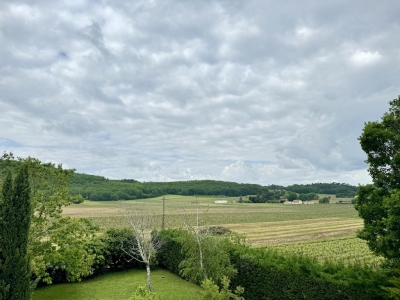 Maison de campagne spacieuse avec une piscine chauffée et un jardin