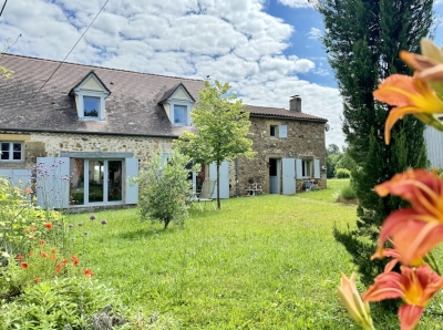 Maison de trois chambres joliment restaurée avec un jardin