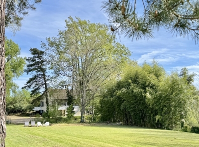 Attractive 4 bedroom house with integral apartment and large garden
