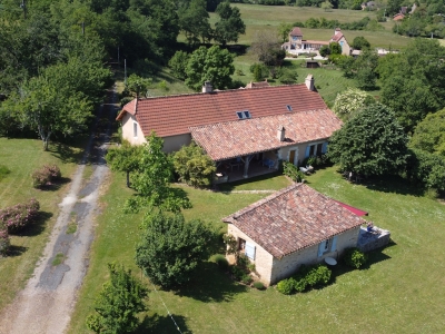 Renovated farmhouse with guest studio and 12ha
